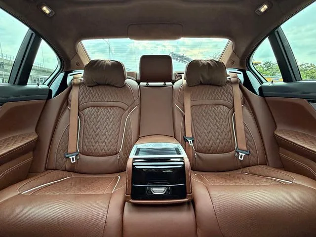 BMW 7 Series 2019 Restyling 740Li xDrive Administrative Luxury Set interior photo 11