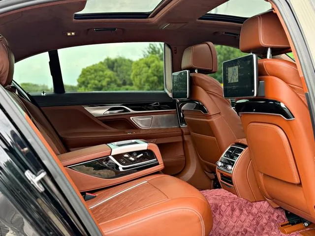 BMW 7 Series 2019 Restyling 740Li xDrive Administrative Luxury Set interior photo 12