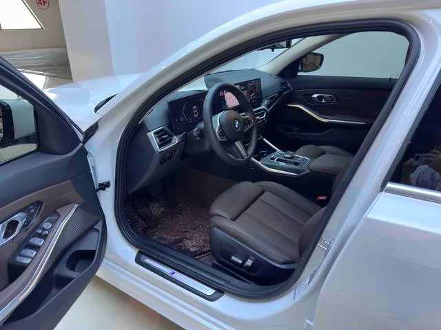 BMW 3 Series 2023 320Li M Sports suit interior photo 12