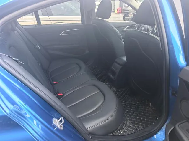 BMW 1 Series 2018 118i Sporty interior photo 11