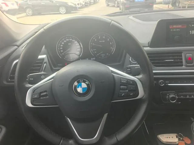 BMW 1 Series 2018 118i Sporty interior photo 14