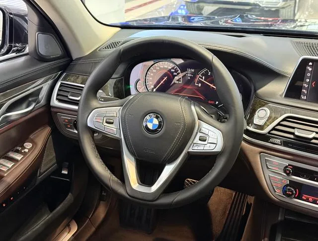 BMW 7 Series 2018 730Li Premium Class Excellence Set exterior photo 5