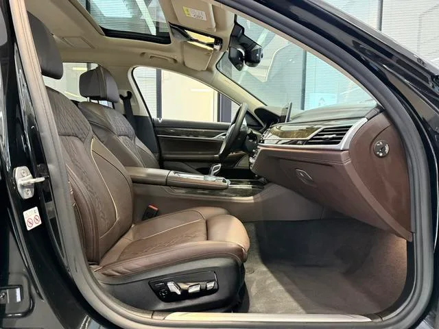 BMW 7 Series 2018 730Li Premium Class Excellence Set exterior photo 8