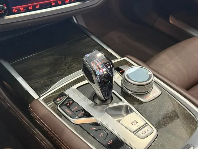 BMW 7 Series 2018 730Li Premium Class Excellence Set exterior photo 9