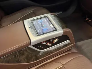 BMW 7 Series 2018 730Li Premium Class Excellence Set interior photo 11