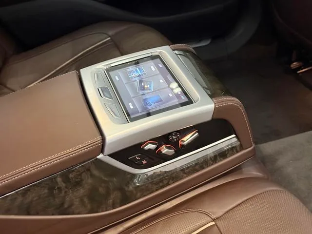 BMW 7 Series 2018 730Li Premium Class Excellence Set interior photo 11