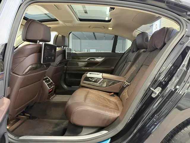 BMW 7 Series 2018 730Li Premium Class Excellence Set interior photo 12