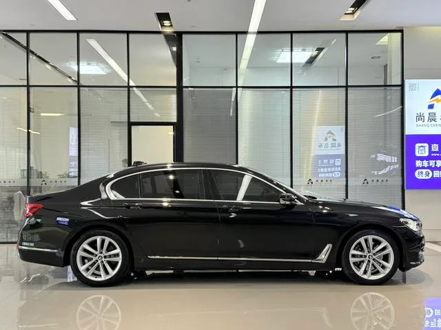 BMW 7 Series 2018 730Li Premium Class Excellence Set interior photo 17