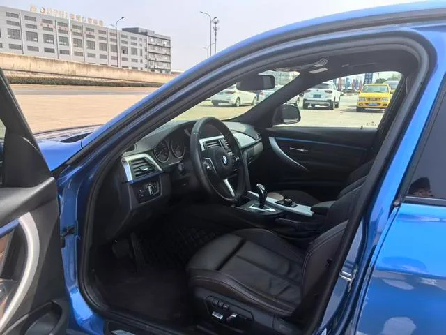BMW 3 Series 2019 320i M Sports suit exterior photo 4