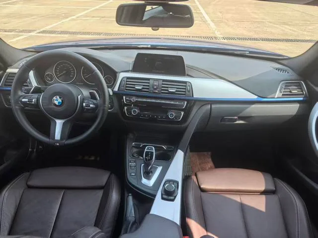 BMW 3 Series 2019 320i M Sports suit interior photo 7