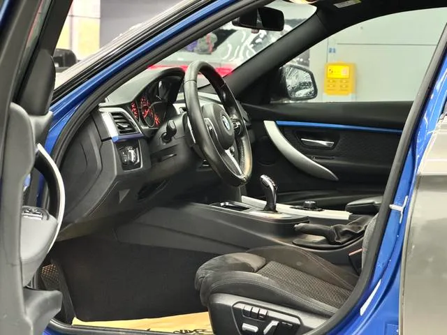 BMW 3 Series 2018 320i M Sports suit exterior photo 8