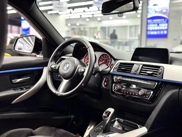 BMW 3 Series 2018 320i M Sports suit interior photo 13