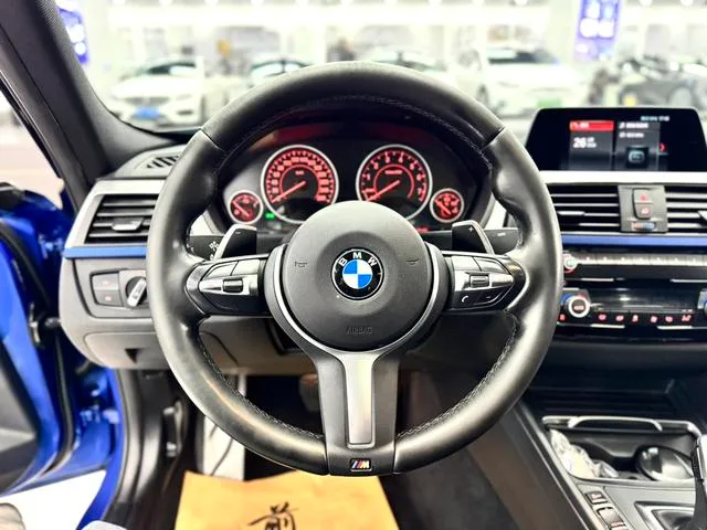 BMW 3 Series 2018 320i M Sports suit interior photo 15