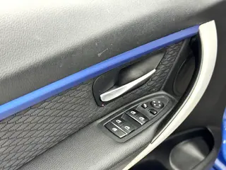BMW 3 Series 2018 320i M Sports suit interior photo 17