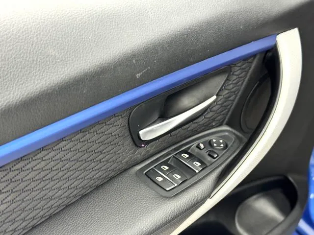 BMW 3 Series 2018 320i M Sports suit interior photo 17