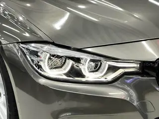 BMW 3 Series 2018 320i M Sports suit interior photo 18
