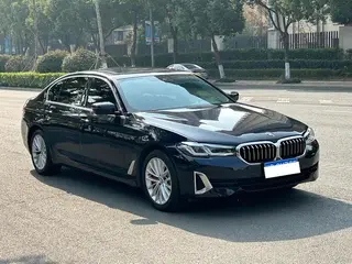 BMW 5 Series 2021 525Li Traje de lujo exterior foto 3