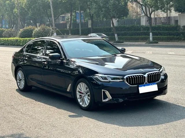 BMW 5 Series 2021 525Li Traje de lujo exterior foto 3