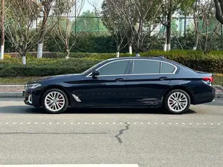 BMW 5 Series 2021 525Li Traje de lujo exterior foto 4