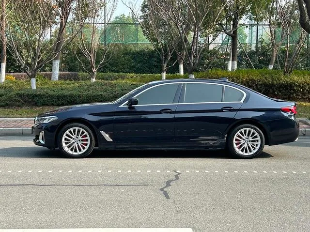 BMW 5 Series 2021 525Li Traje de lujo exterior foto 4