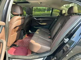 BMW 5 Series 2021 525Li Traje de lujo interior foto 8