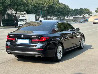 BMW 5 Series 2021 525Li Traje de lujo interior foto 9