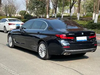 BMW 5 Series 2021 525Li Traje de lujo interior foto 11