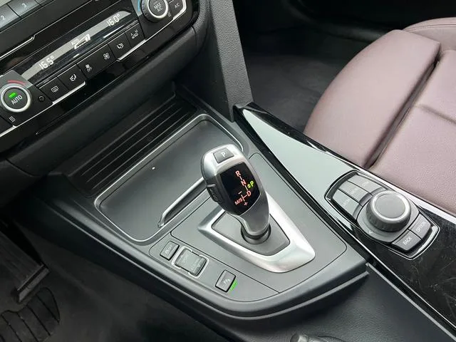 BMW 3 Series 2018 320Li Estilo de moda exterior foto 10