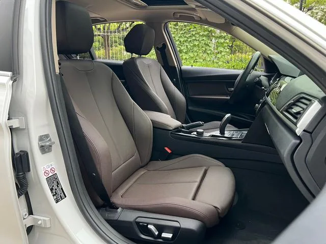 BMW 3 Series 2018 320Li Estilo de moda interior foto 14