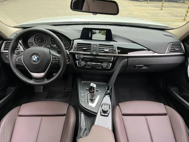 BMW 3 Series 2018 320Li Estilo de moda interior foto 18