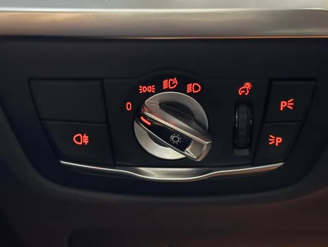BMW X3 2020 xDrive25i M Sports suit interior photo 13