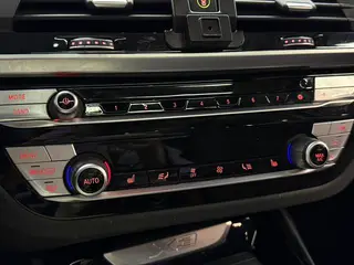 BMW X3 2020 xDrive25i M Sports suit interior photo 19