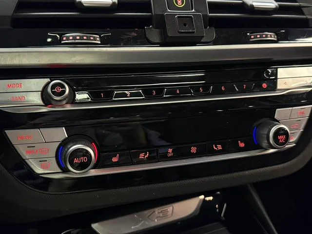 BMW X3 2020 xDrive25i M Sports suit interior photo 19