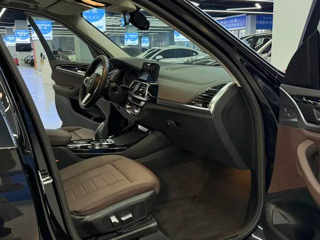 BMW X3 2020 xDrive25i M Sports suit interior photo 20