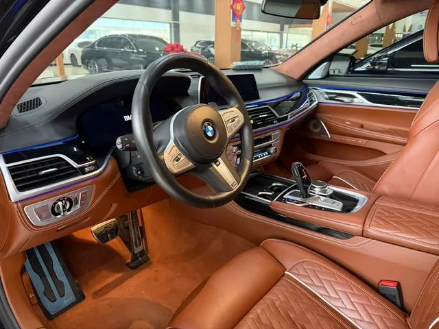 BMW 7 Series 2021 740Li xDrive Administrative M Sports suit exterior photo 4