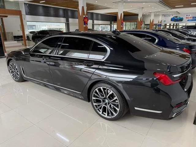 BMW 7 Series 2021 740Li xDrive Administrative M Sports suit interior photo 13