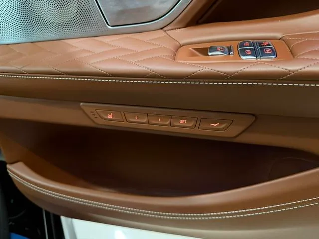 BMW 7 Series 2021 740Li xDrive Administrative M Sports suit interior photo 17