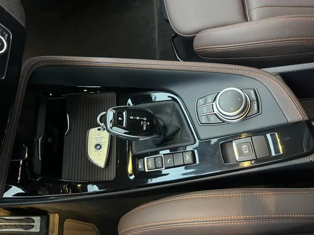 BMW X2 2022 xDrive25i Edición Yaoye interior foto 13