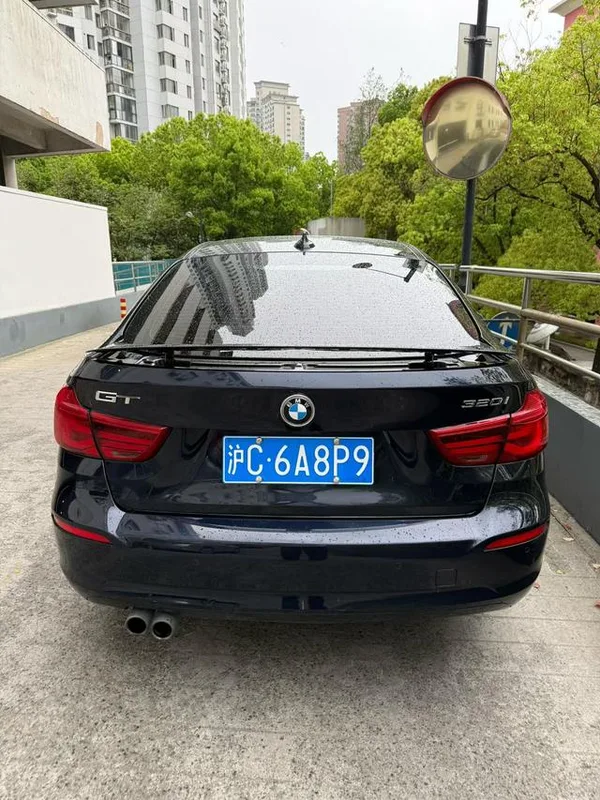 BMW 3 Series GT 2019 320i Fashionable exterior photo 4