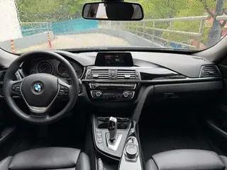 BMW 3 Series GT 2019 320i Fashionable exterior photo 6