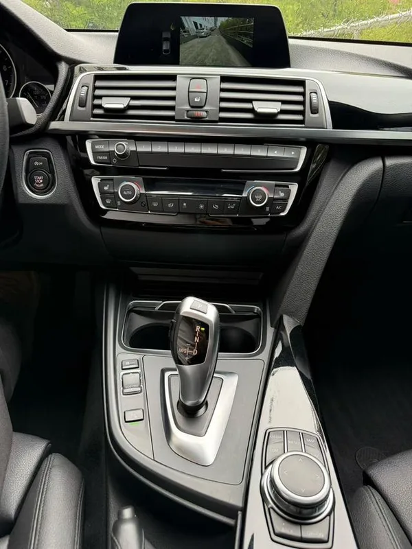 BMW 3 Series GT 2019 320i Fashionable interior photo 9