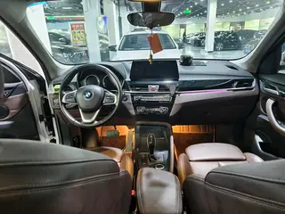 BMW X1 2020 sDrive25Li Líder interior foto 9