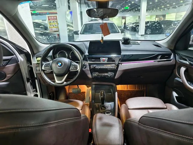 BMW X1 2020 sDrive25Li Líder interior foto 9