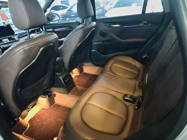 BMW X1 2020 sDrive25Li Líder interior foto 12