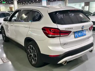 BMW X1 2020 sDrive25Li Líder interior foto 13