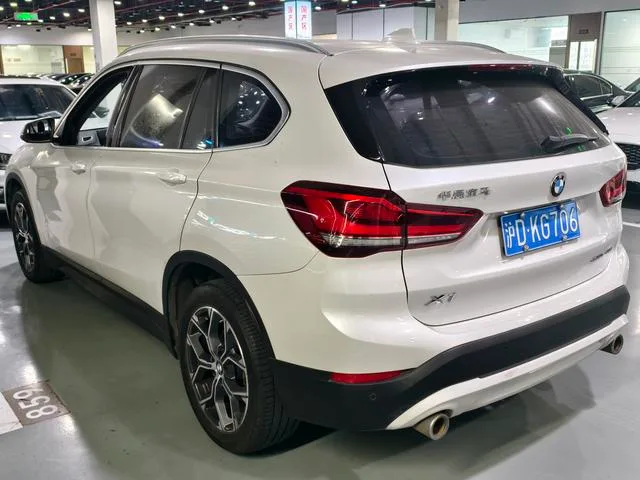 BMW X1 2020 sDrive25Li Líder interior foto 13