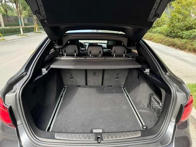 BMW 3 Series GT 2019 320i M Conjunto deportivo interior foto 7 BMW 3 Series GT 2019 320i M Conjunto deportivo interior foto 7