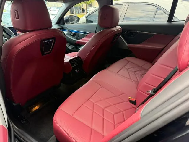 BMW 5 Series 2025 525Li M Sports suit interior photo 13