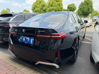 BMW 5 Series 2025 525Li M Sports suit interior photo 15