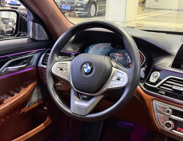 BMW 7 Series 2019 Reforma 740Li xDrive Tipo administrativo Traje de lujo exterior foto 5